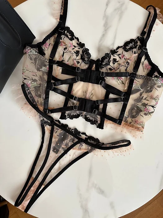 Livia 1246 Baiser Volcanique